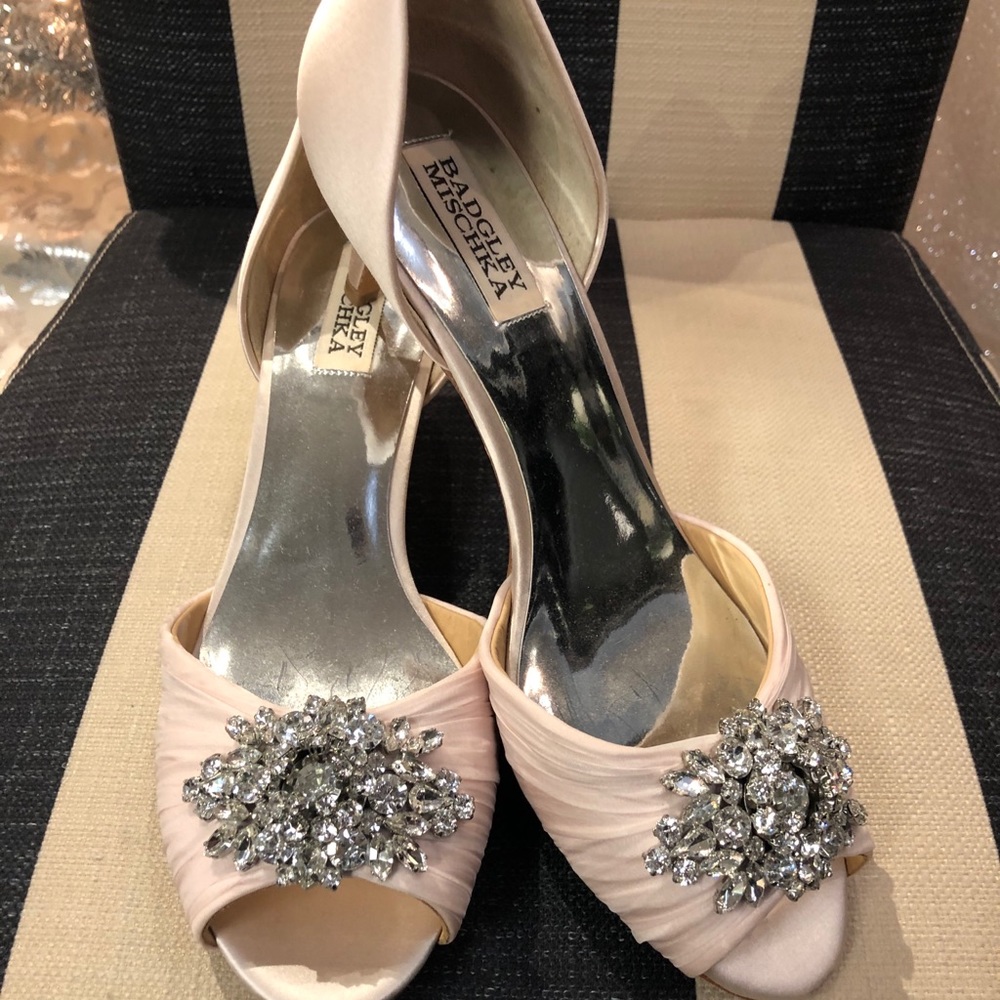 Blush Badgley Mischka kitten heel
